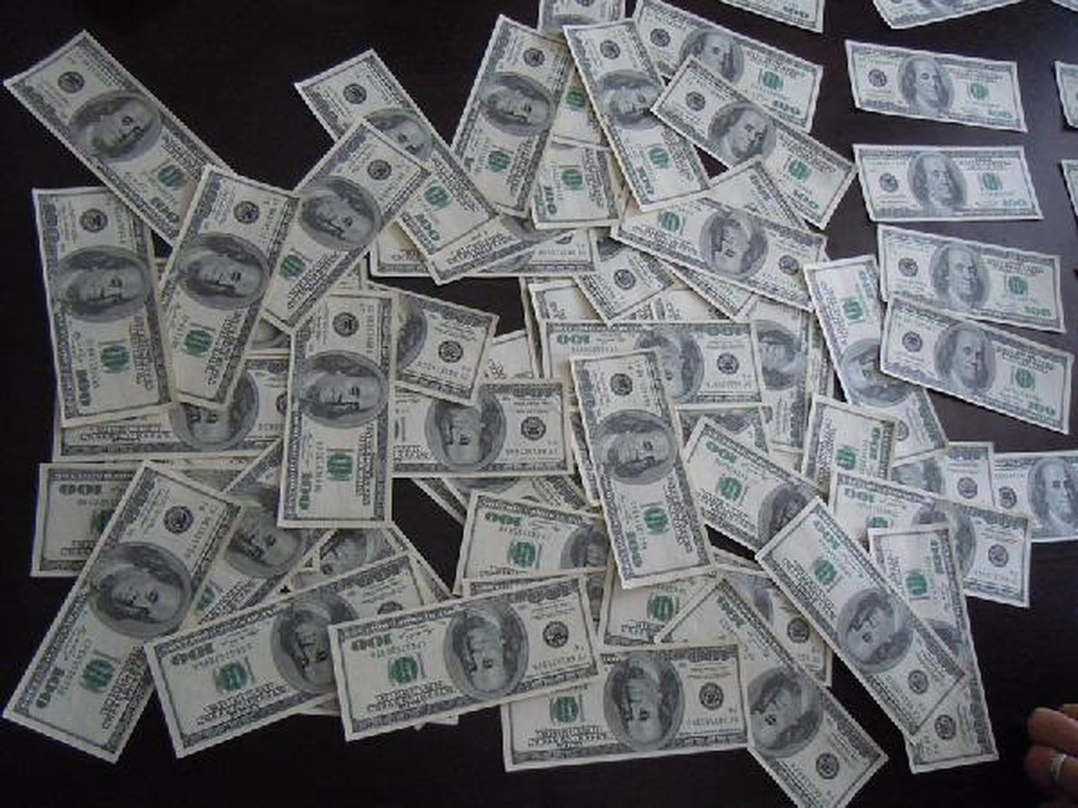 Lüks Araçtan Sahte ABD Doları Çıktı
