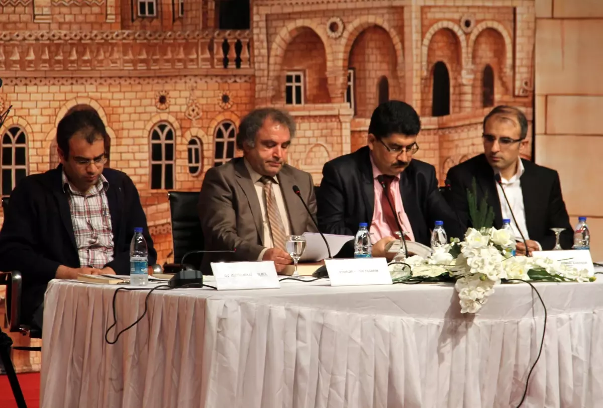 Mardin\'de \'Celadet Bedirhan ve Kürt Dili Bayramı\'nı Kutlama Paneli Düzenlendi