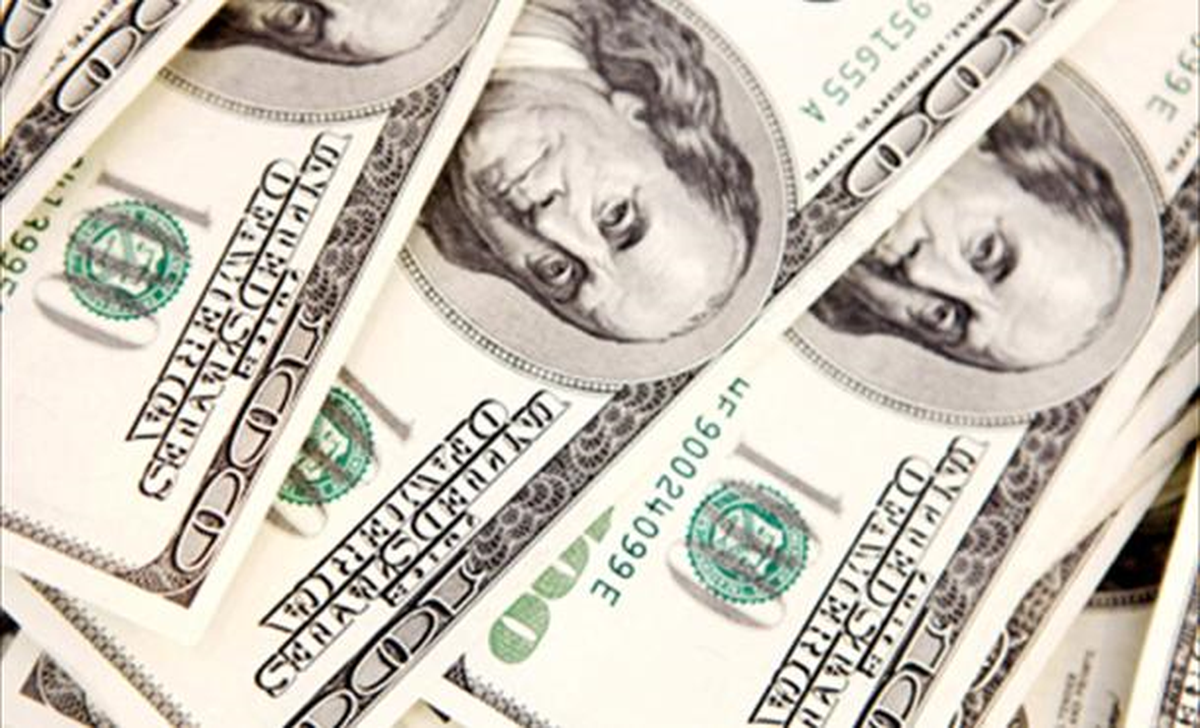 Mart\'ta 1.5 Milyar Dolar Kaynağı Belirsiz Para Çıkışı Yaşandı