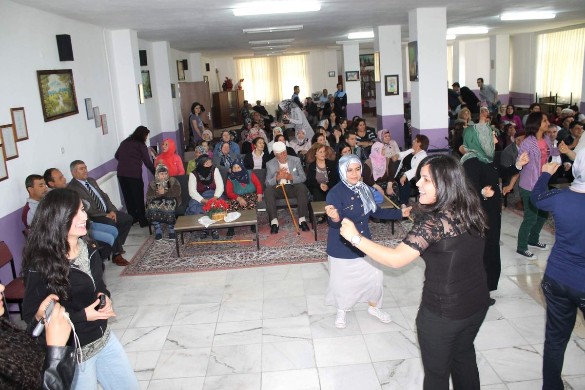 MHP Niğde İl Başkanlığı, Anneler Gününü Bor Huzurevinde Kutladı