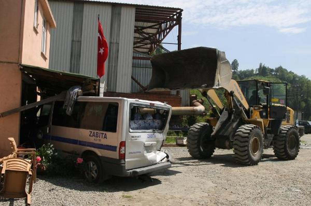 Mühürlenen Tesisin Sahibinden, İş Makineli Öfke
