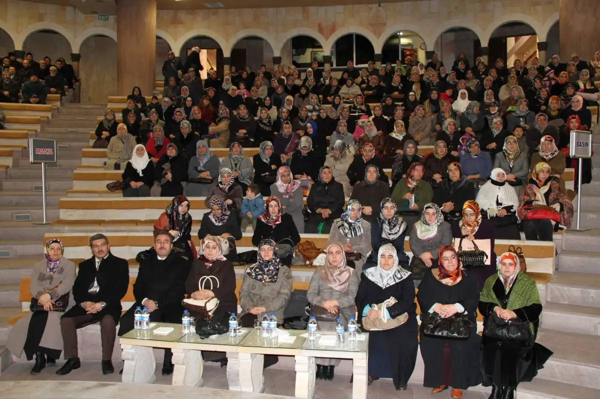 Nevşehir'de 'Ailedeki Sorunlar ve Çözüm Yoılları' Konulu Konferans Düzenlendi