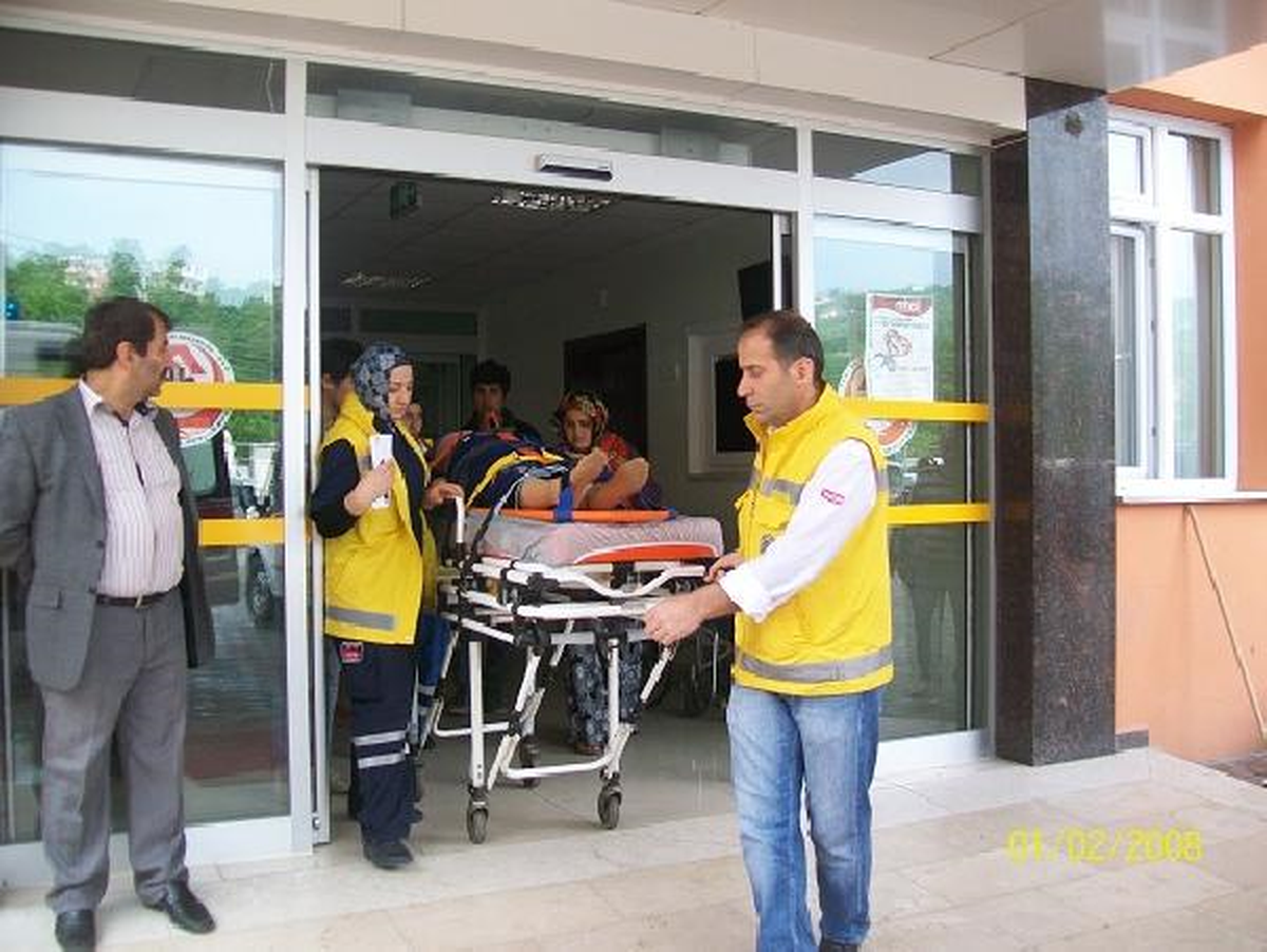 Öğrenci Servisiyle Minibüs Çarpıştı: 16 Yaralı