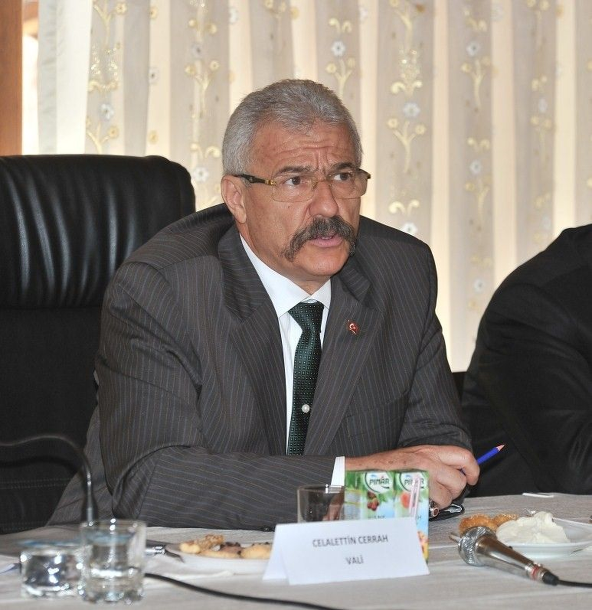 Osmaniye Valisi Celalettin Cerrah, Amanoslar Bölgesinde Görev Uçuşu Esnasında Düşen Amasya\'daki...