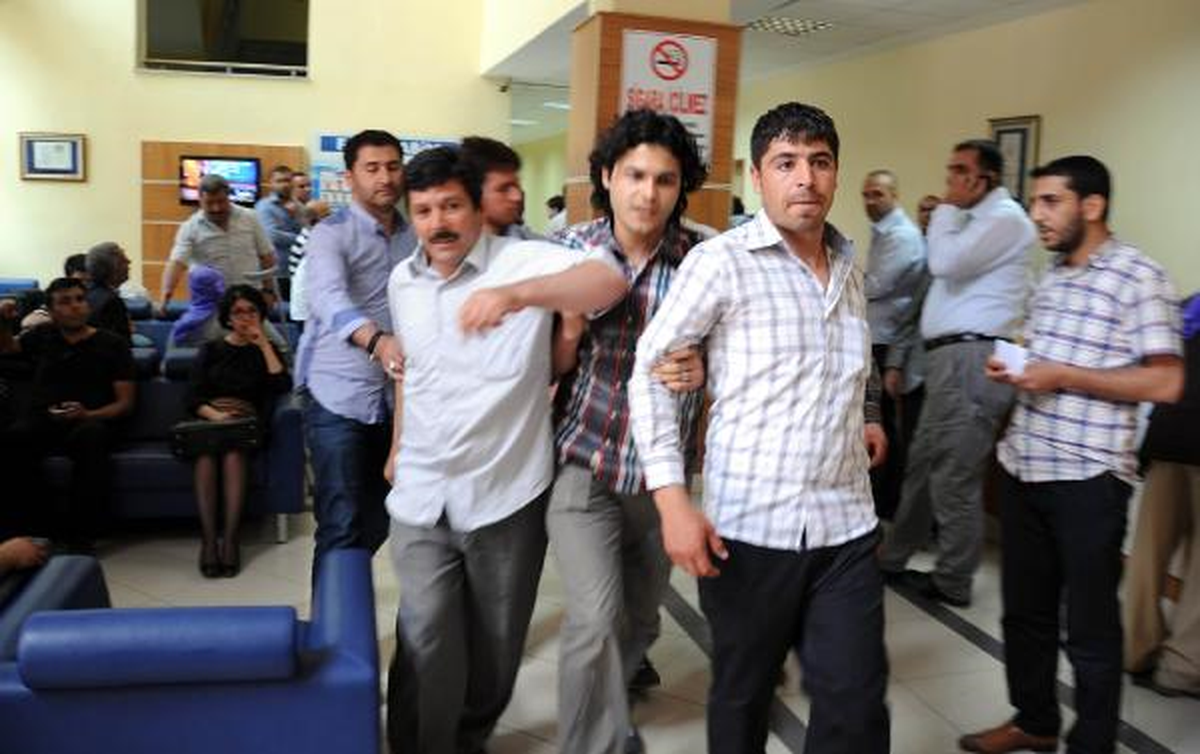 Sahte Kimlikle Arsa Satmak İsterken Yakalandılar