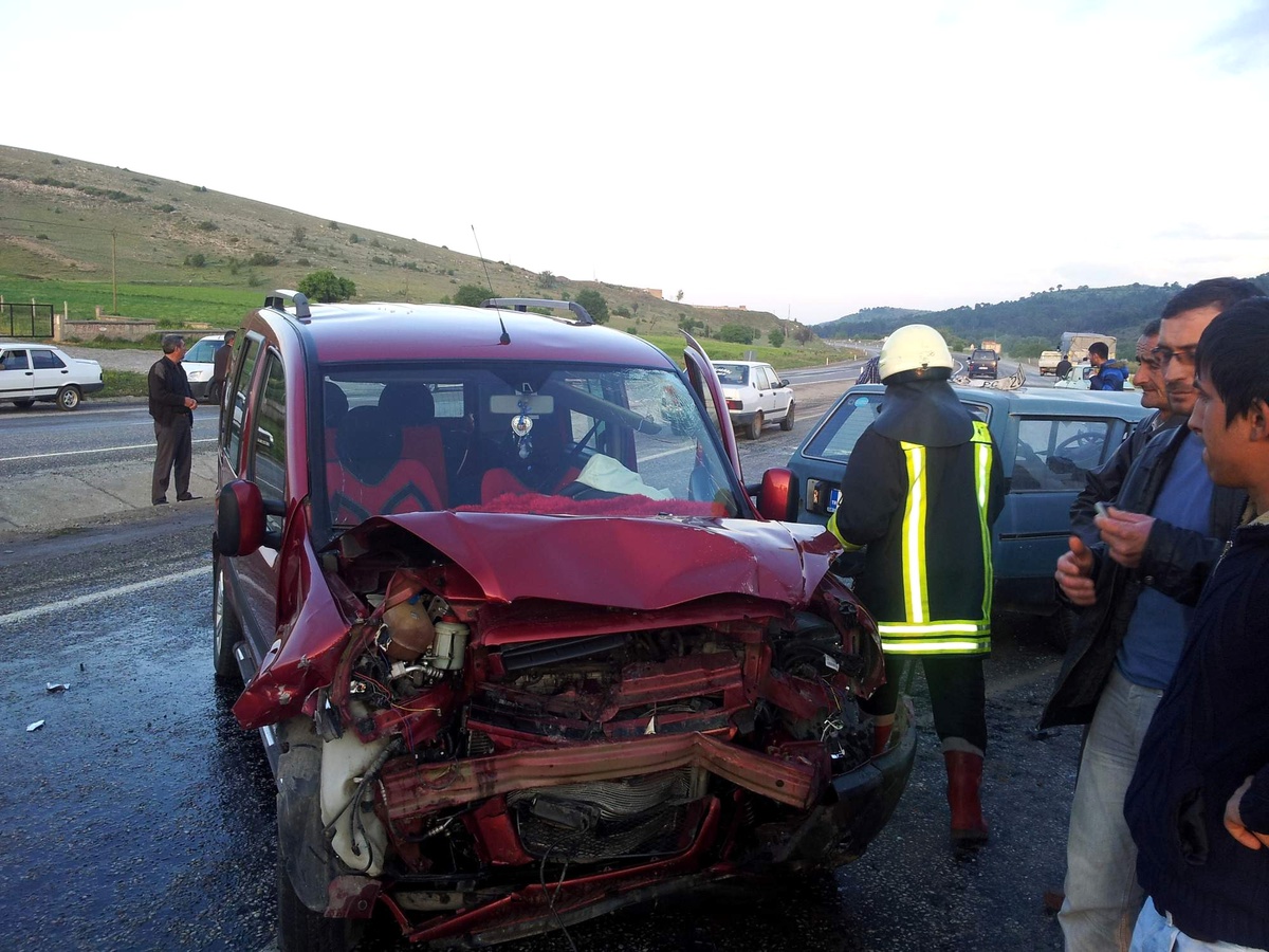 Tavşanlı\'da Trafik Kazası: 1 Ölü, 3 Yaralı