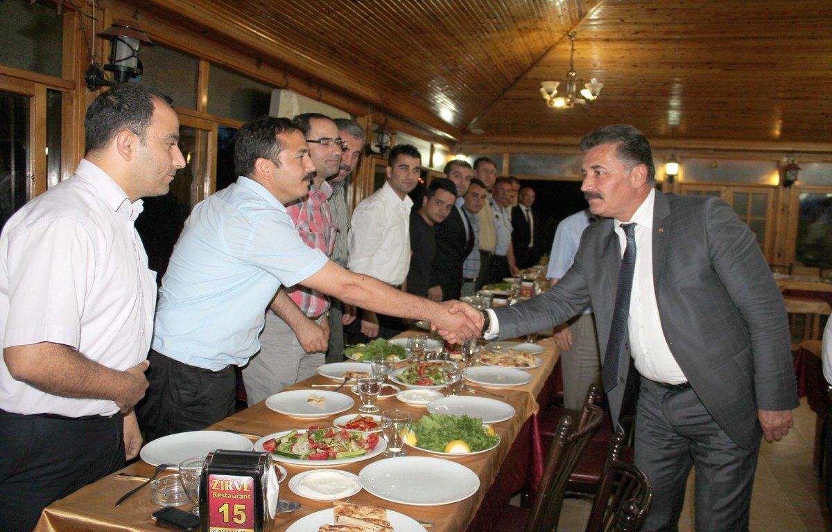 Toroslar Çalışanları Başkan Tuna\'ya Yemekle Teşekkür Etti