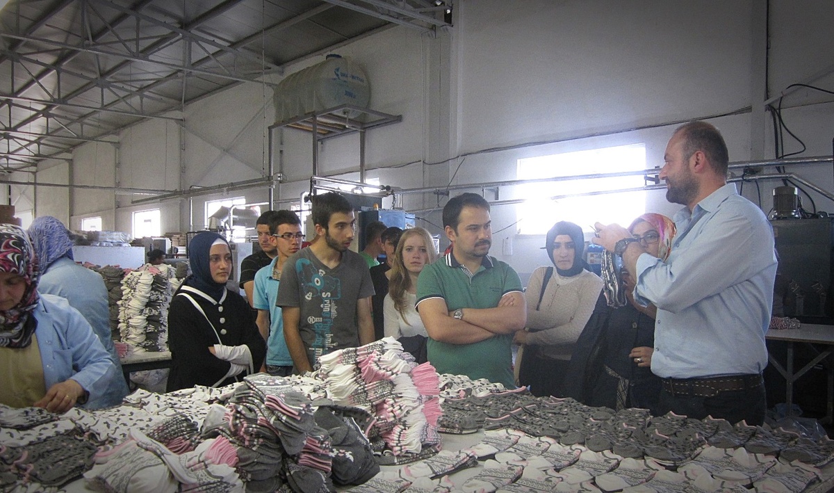 Tosya Gelişim Topluluğundan Çorap Fabrikasına Gezi