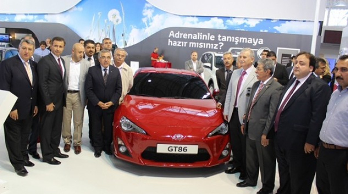 Toyota Yenilenen Yüzüyle Göz Kamaştırdı