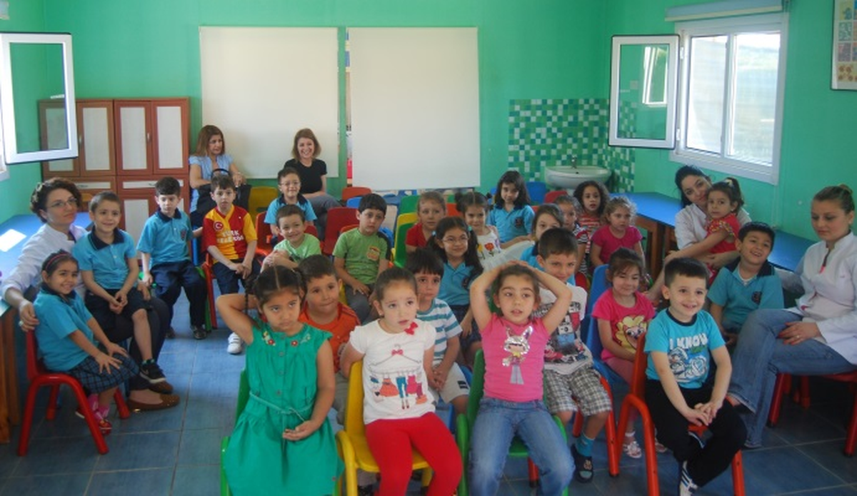 Üniversiteli Öğrenciler Çocuklarla Buluştu