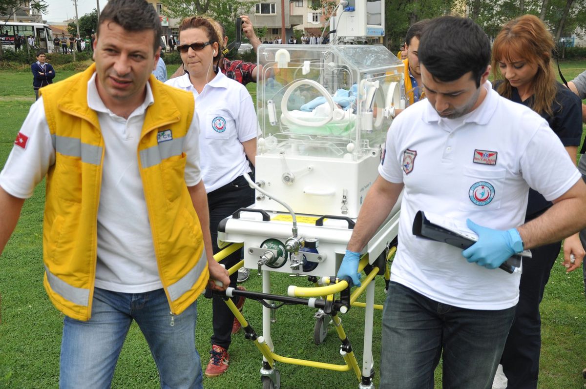 Yemek Borusu Tıkanan Prematüre Bebek Hava Ambulansı ile Sevk Edildi