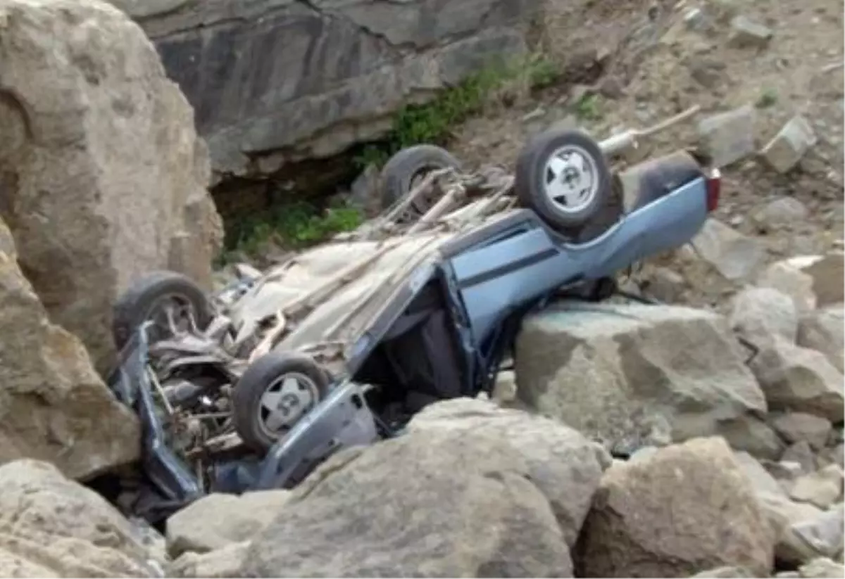 60 Metreden Denize Uçtular: 2 Ölü