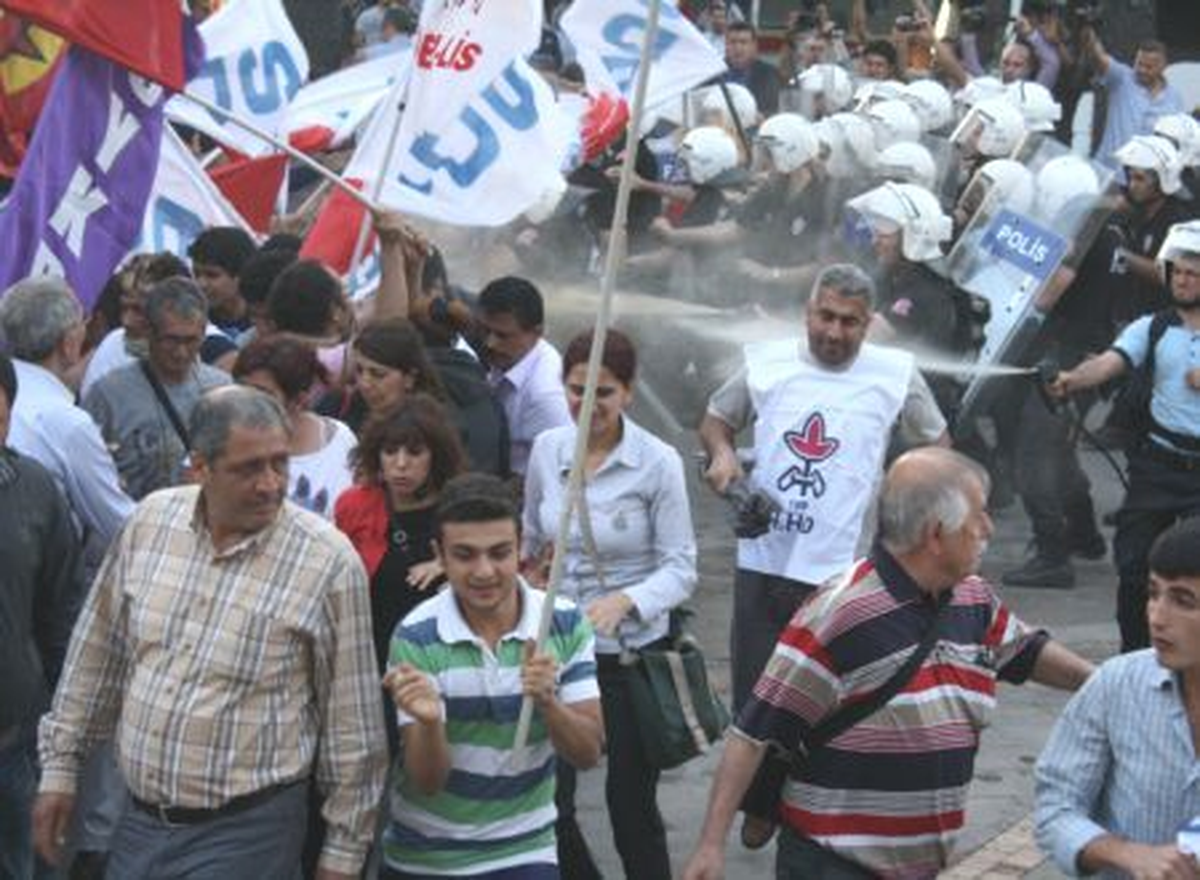 Adana\'da Reyhanlı Protestosuna Polisten Müdahale