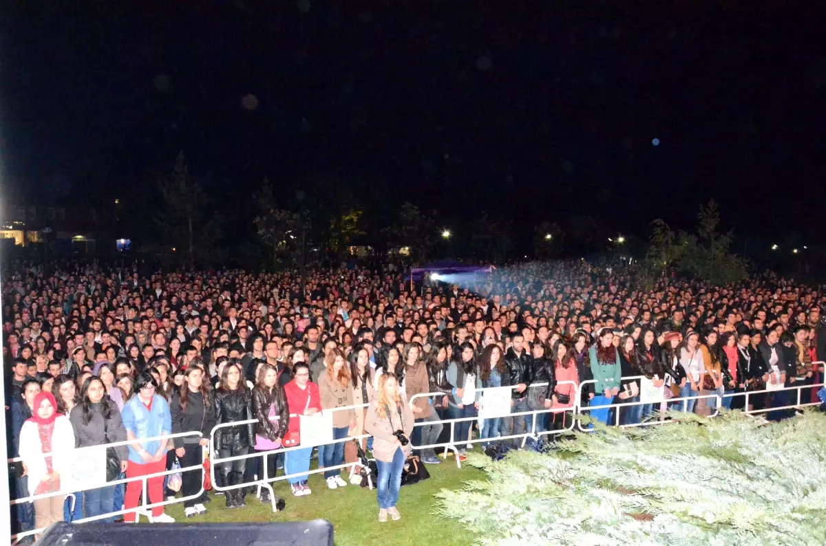 Aibü Bahar Şenliklerinde Yeni Türkü Sahne Aldı