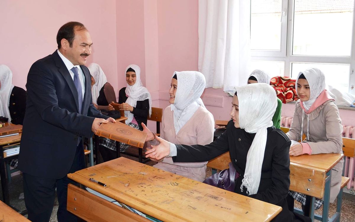 Alaca Belediyesi\'nden Öğrencilere Hatıra Defteri