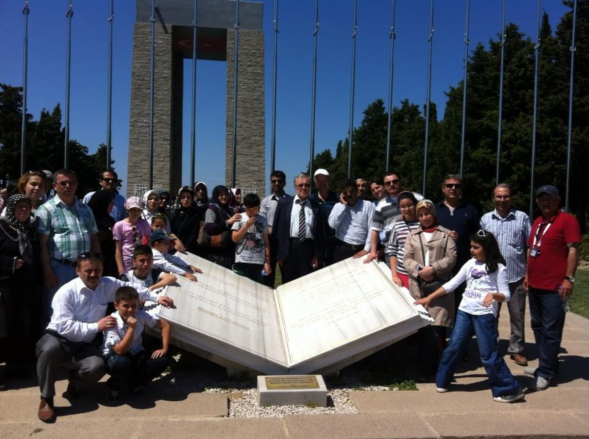 Alperenler Şehitlikleri Gezdi