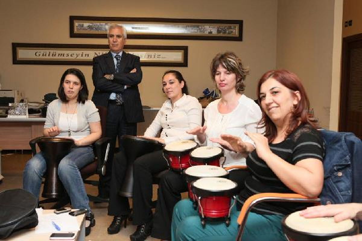 Başkan, Personele Darbuka ile Eşlik Etti
