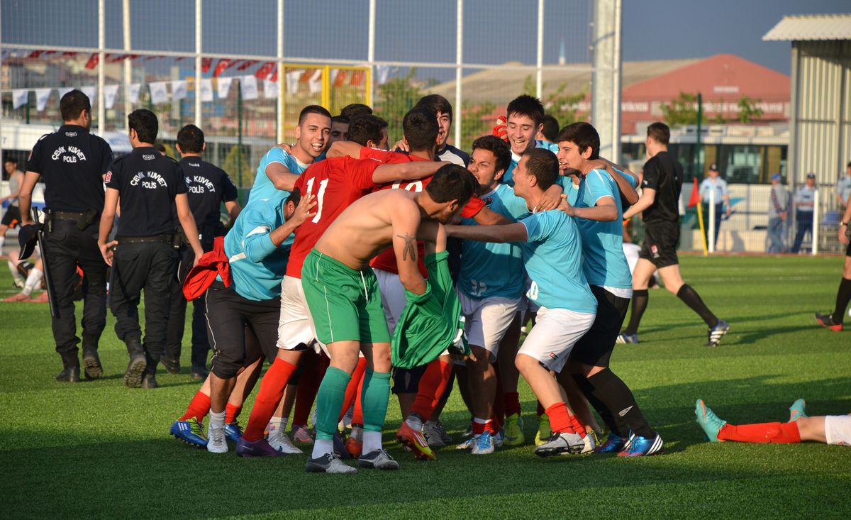 Bozcaada U-19 Takımı Şampiyon Oldu