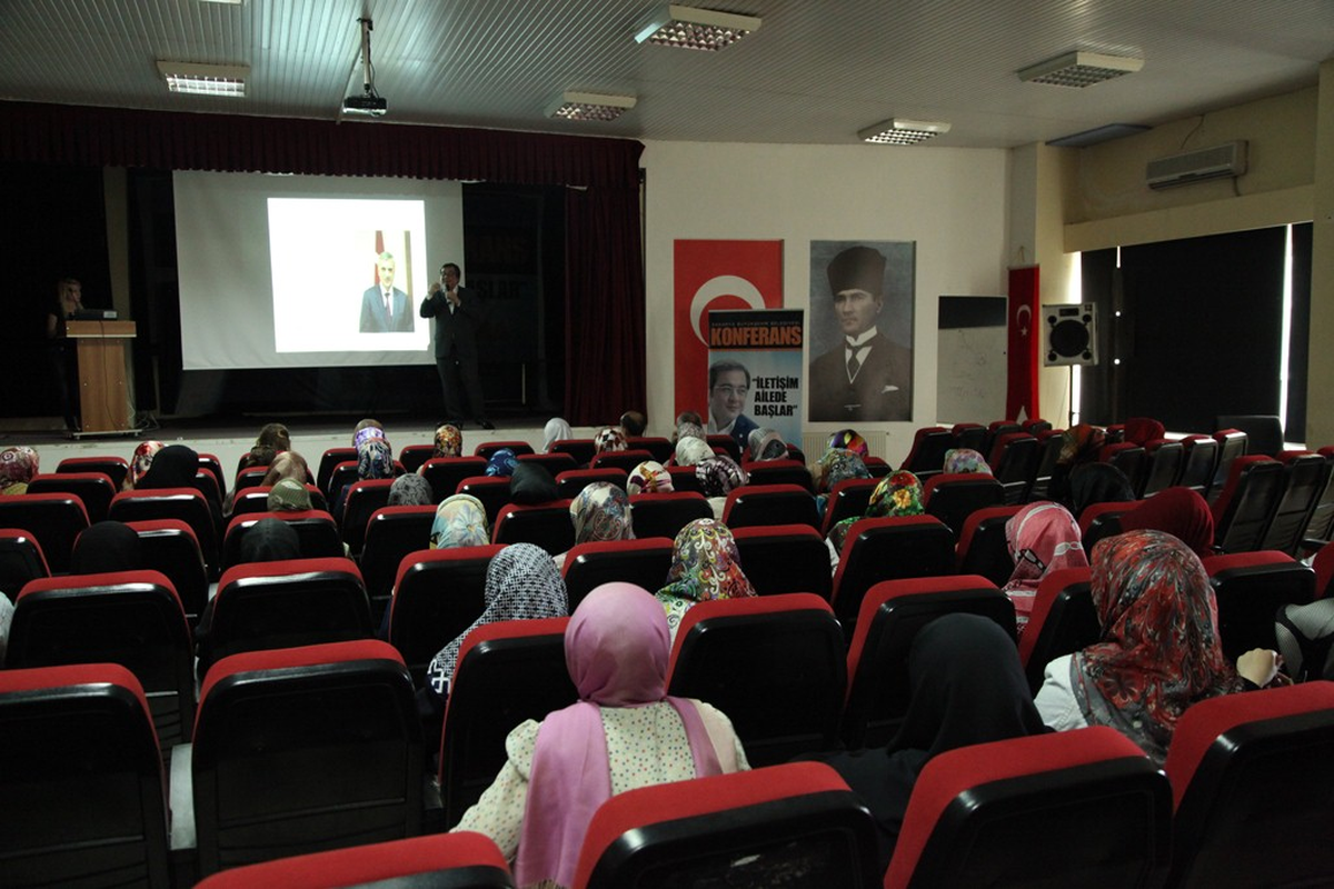 Büyükşehir'den 'İletişim Ailede Başlar' Konferansı