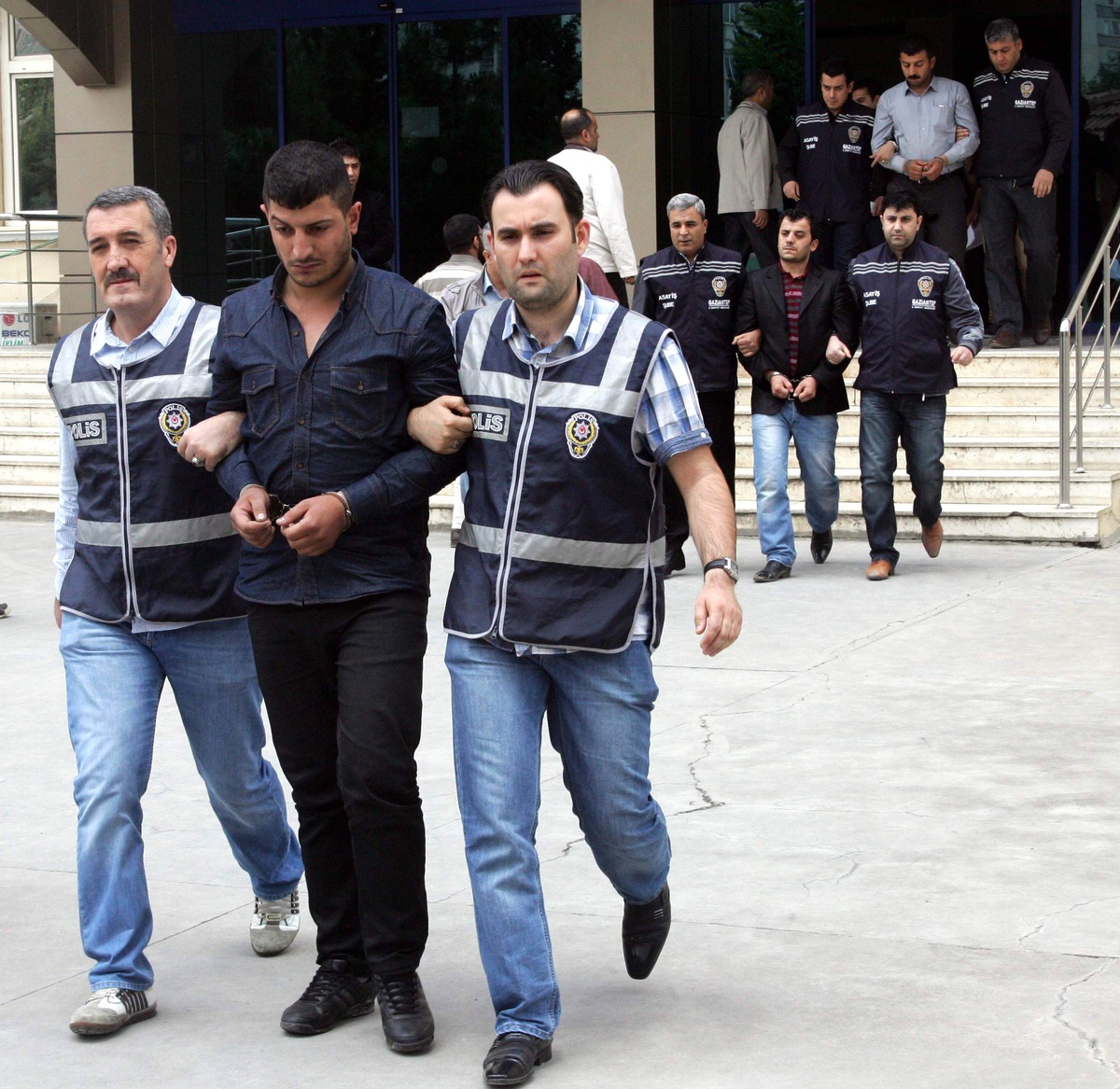 Cinayet Zanlısı 3 Kardeş Adliyeye Sevk Edildi