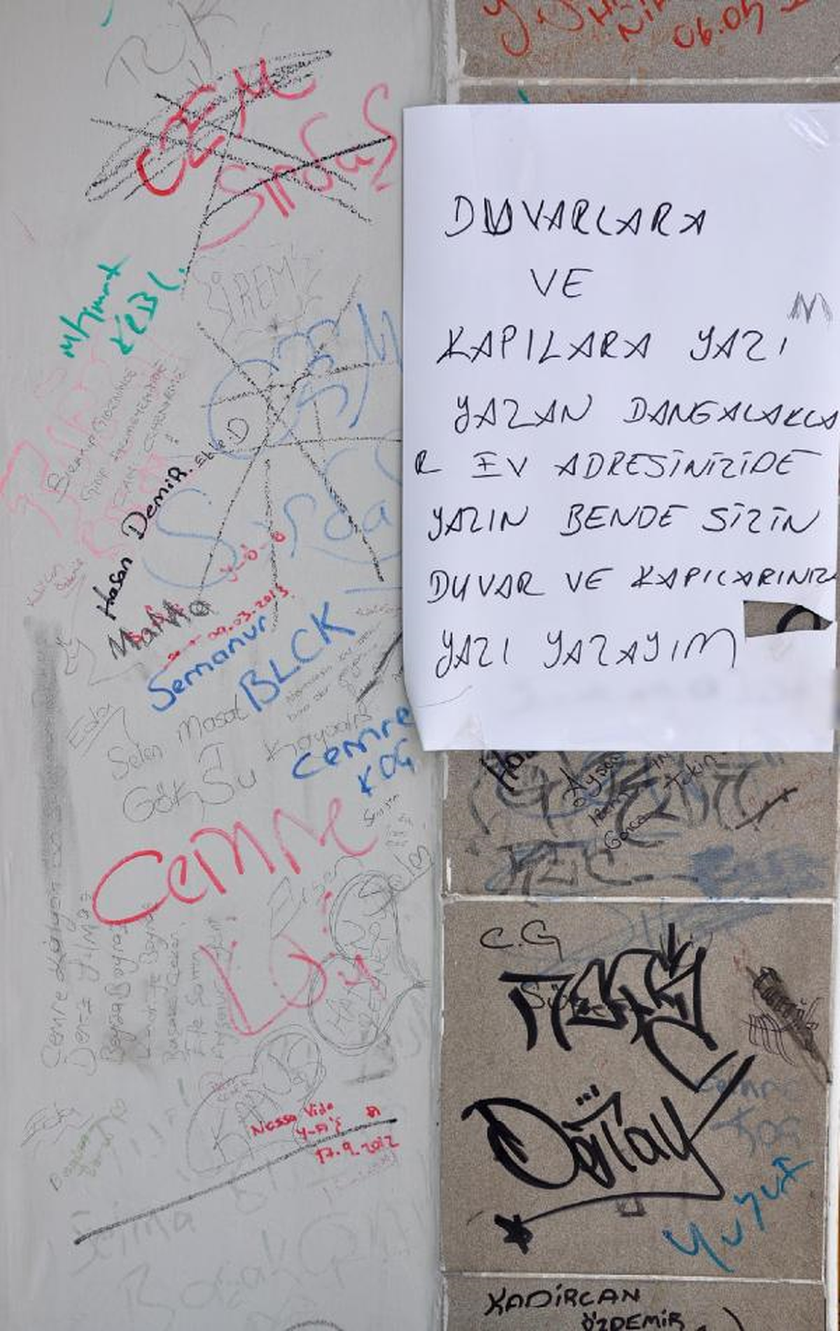 Duvar Yazılarına Yazıyla Tepki