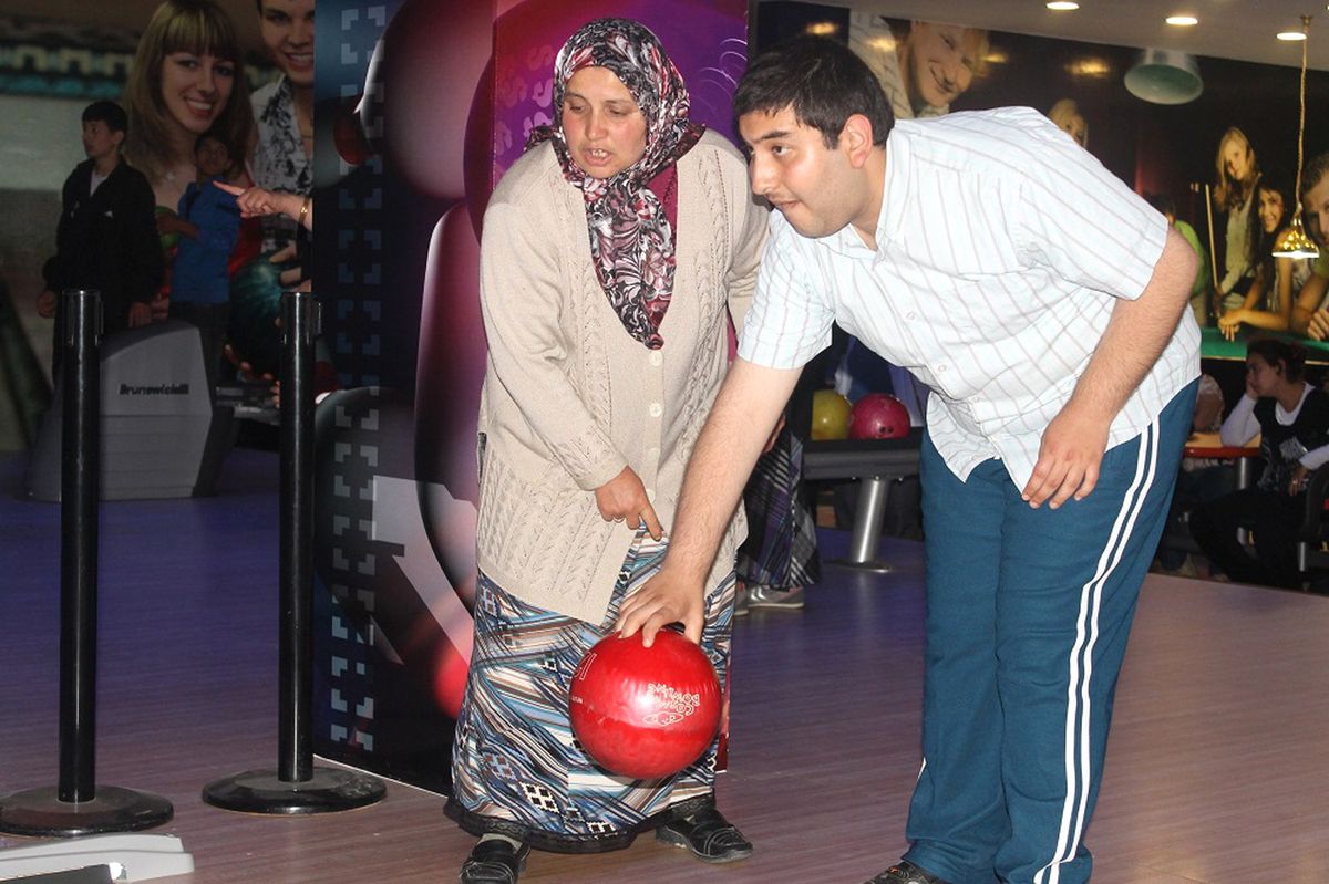 Engelli Öğrencilerin Bowling ve Sinema Keyfi