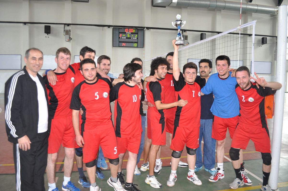 Erkekler Voleybolda Kupa Akçakoca Turizm İşletmesinin Oldu