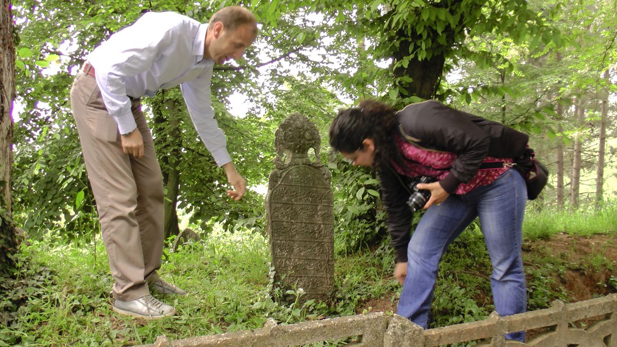 Göktepe\'de 300 Yıllık Mezarlar