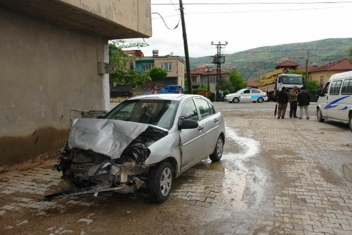 Gölbaşı'nda Kaza: 2 Yaralı