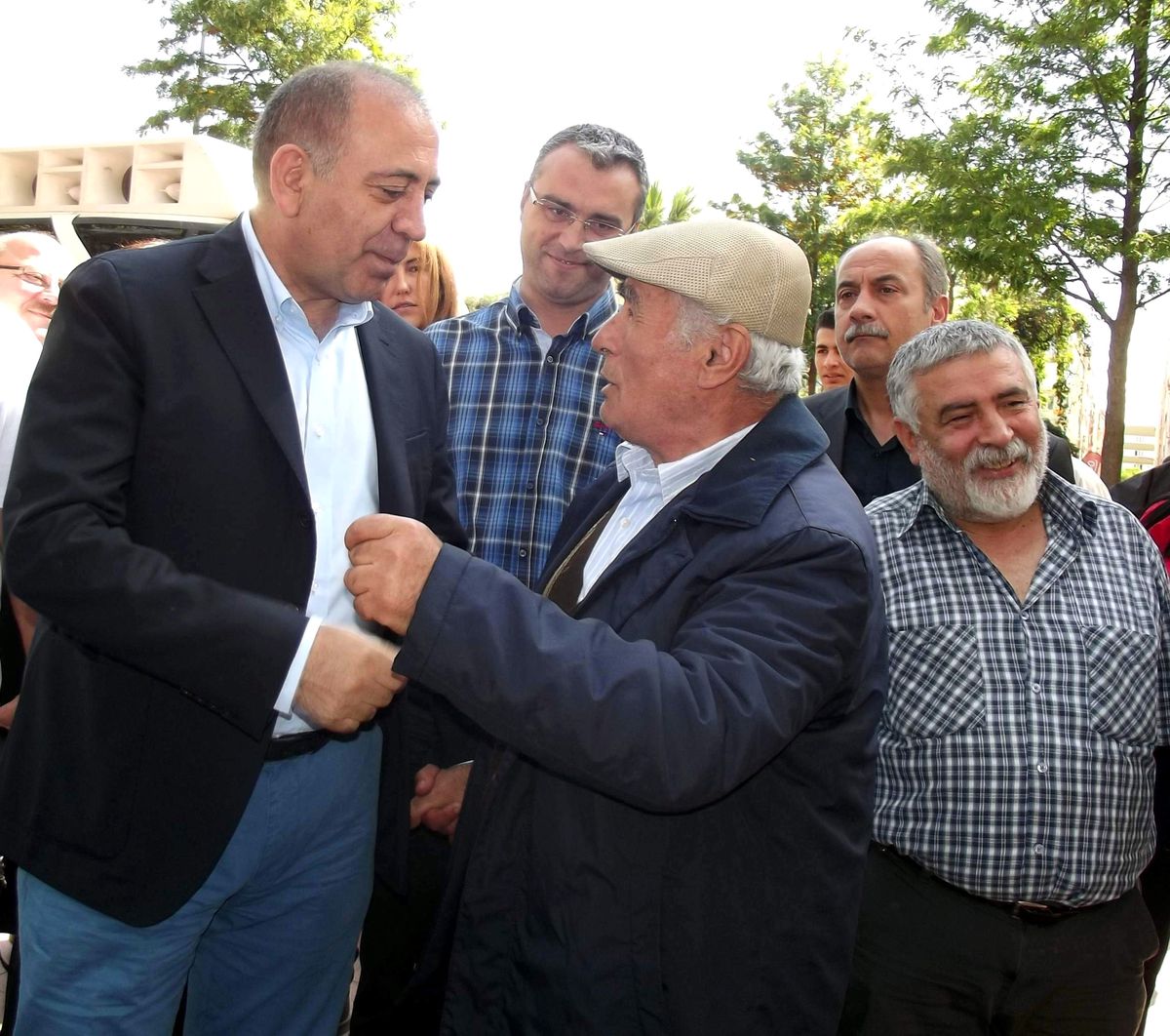 Gürsel Tekin, Arınç\'a \'Hodri Meydan\' Dedi