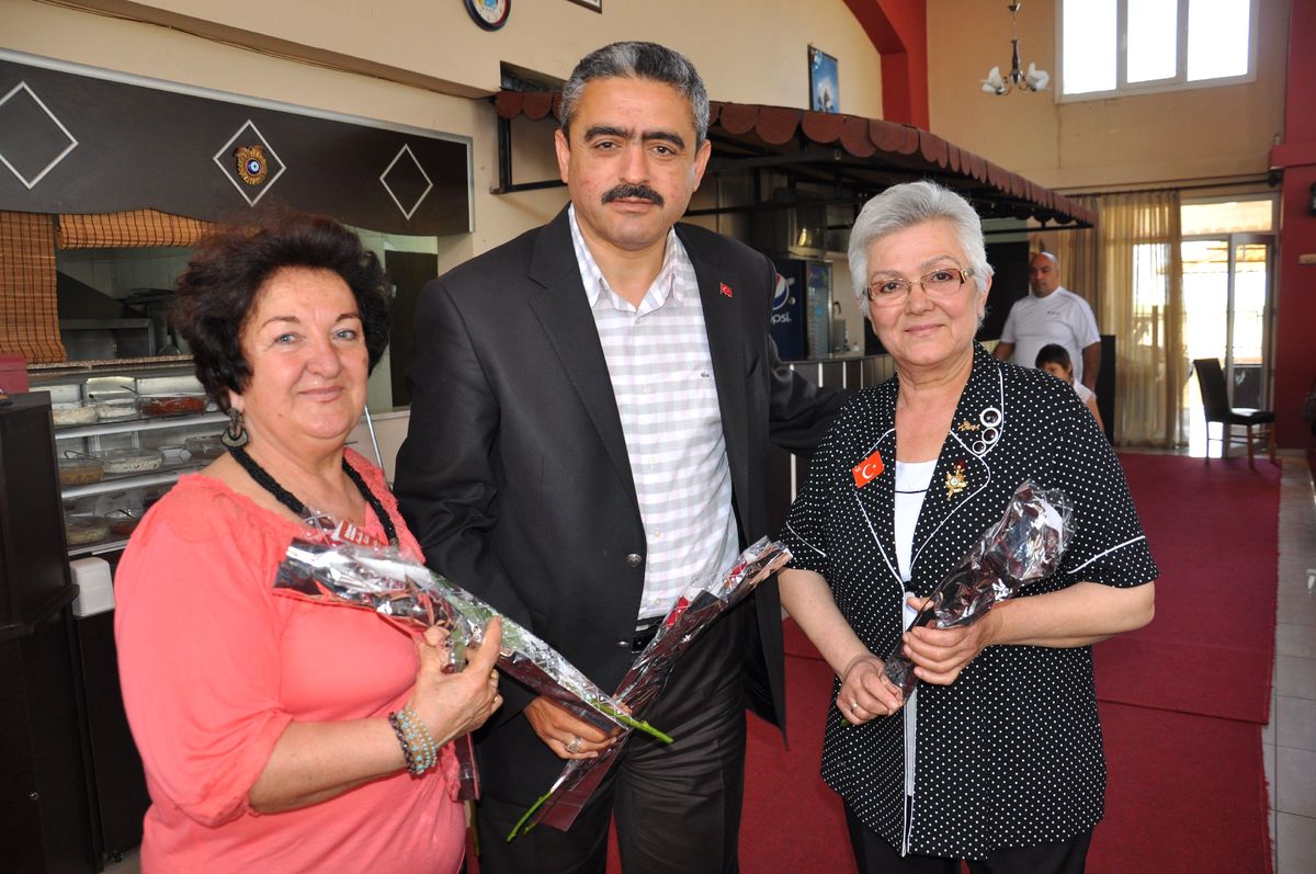 Haluk Alıcık Anneler Gününü Kutladı