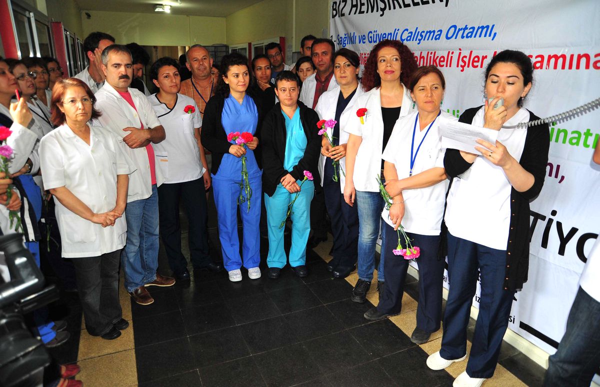 Hemşireler Gününde Hemşire Eylemi
