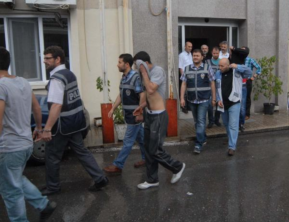 İzmir\'de Masaj Salonlu, Fuhuş Şebekesi Çökertildi