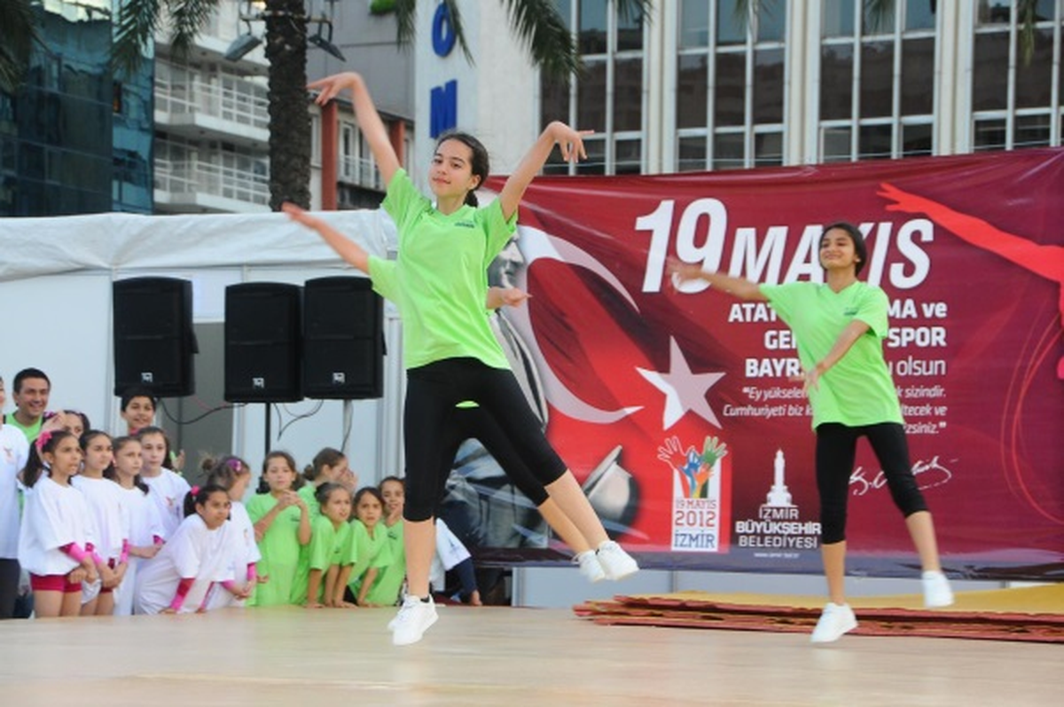 İzmir\'in Gençleri İçin