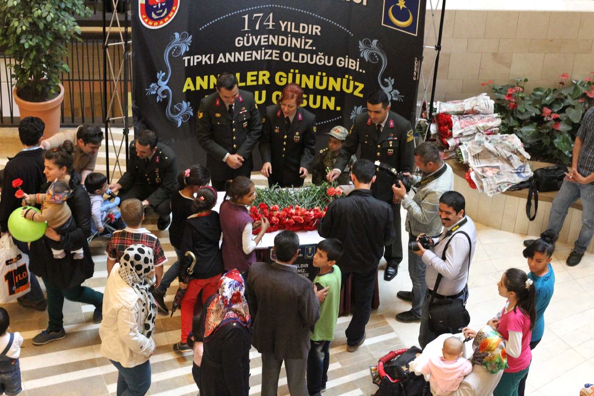 Jandarmadan "Çifte" Kutlama