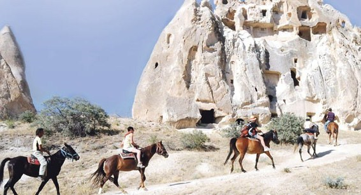 Kapadokya\'da Turistlerin Gözdesi: Atlı Turlar
