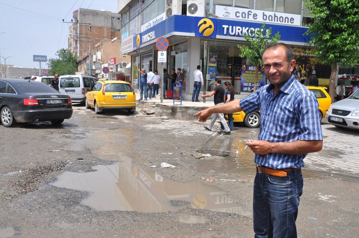 Karayolundaki Çukurlara Sürücülerden Tepki