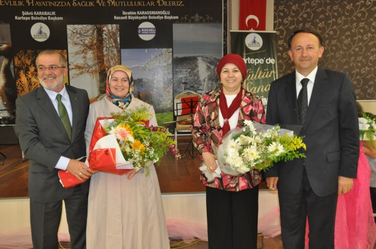 Kartepe\'de Anneler Gününe Çiçekli Kutlama