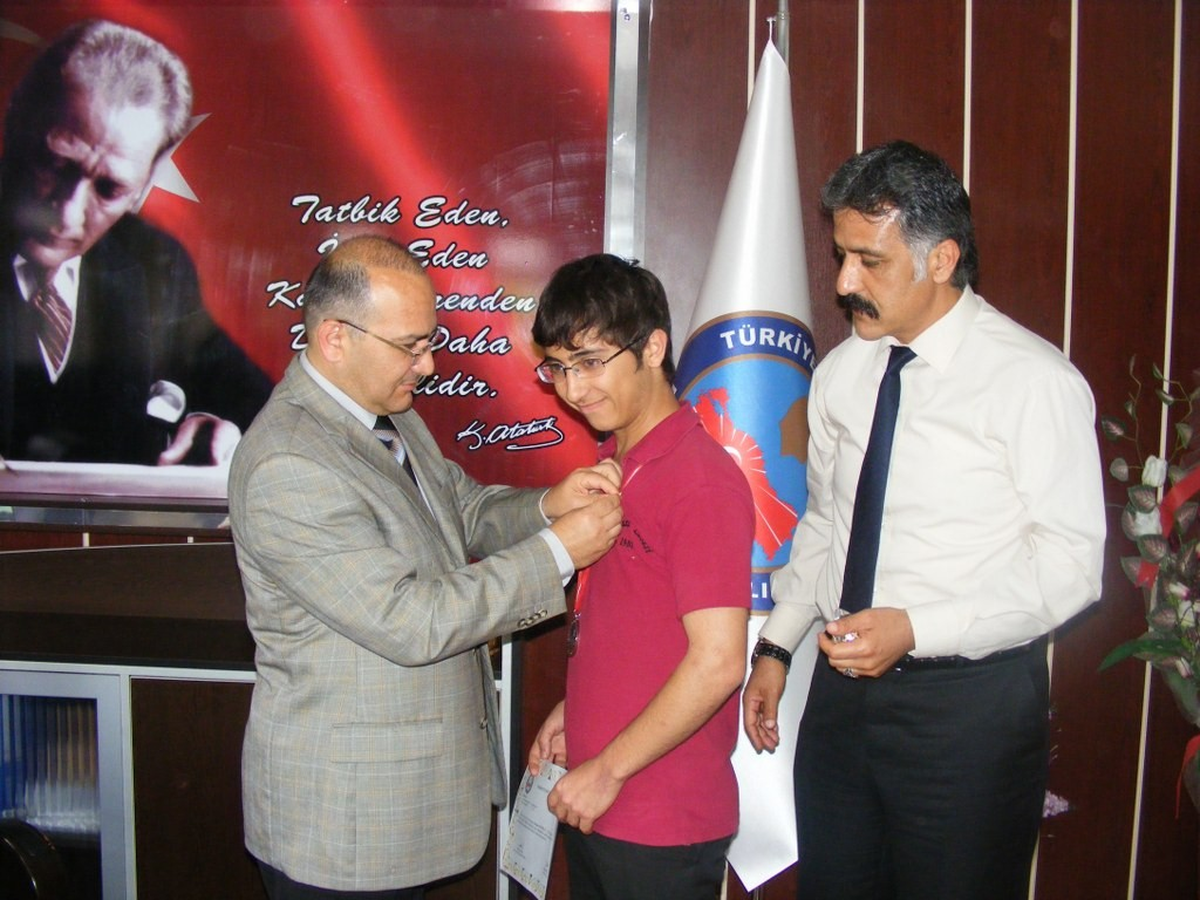 Kaymakam Erkayıran Başarılı Öğrencileri Altınla Ödüllendirdi