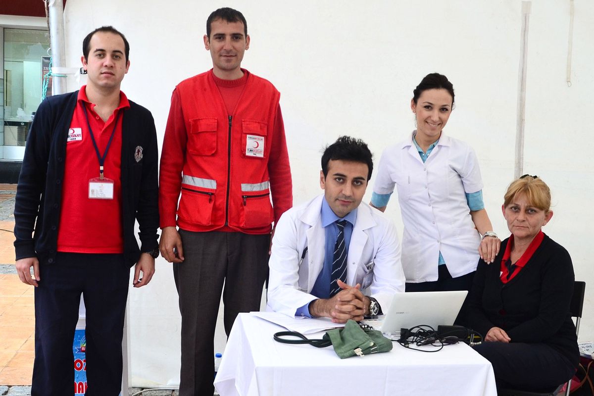 Kızılay, Çeşme\'de 256 Ünite Kan Bağışı Aldı