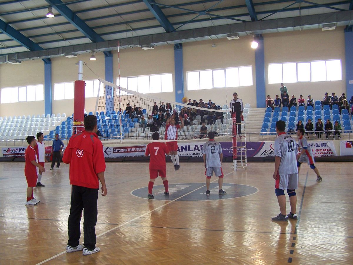 Korkuteli\'nde Liseler Arası Voleybol Turnuvası Başladı