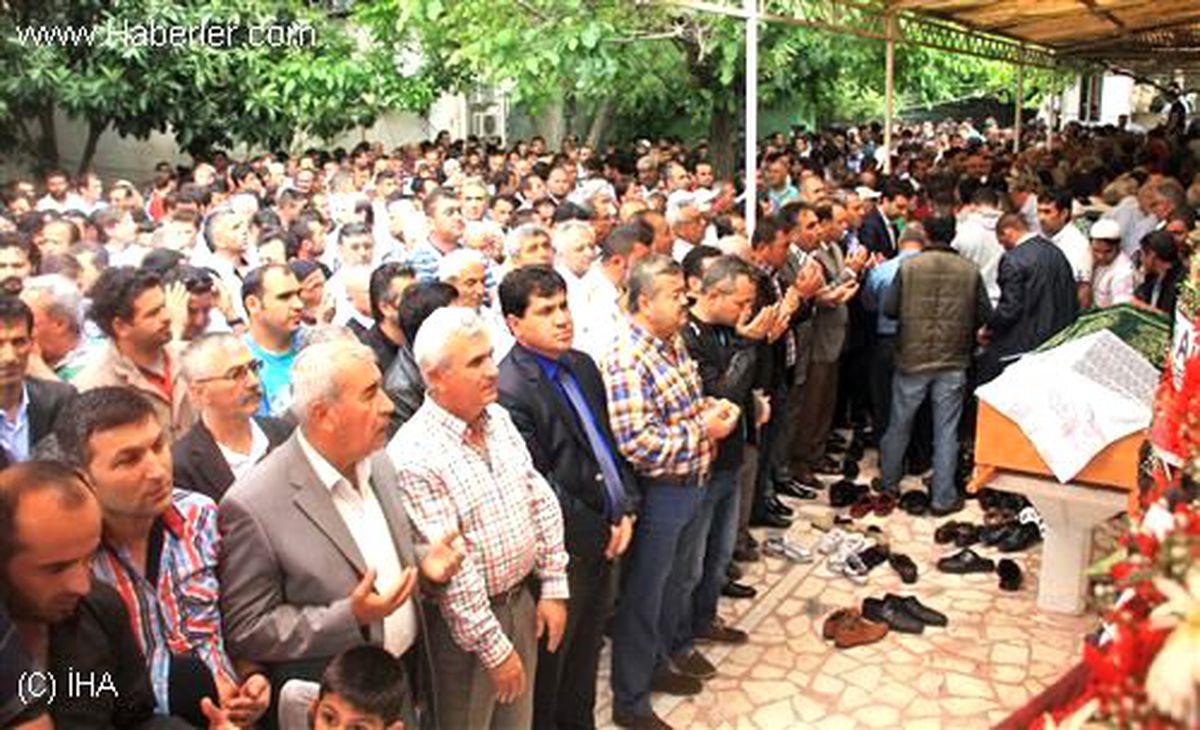 Liseli Büşra, Gözyaşları Arasında Son Yolculuğuna Uğurlandı