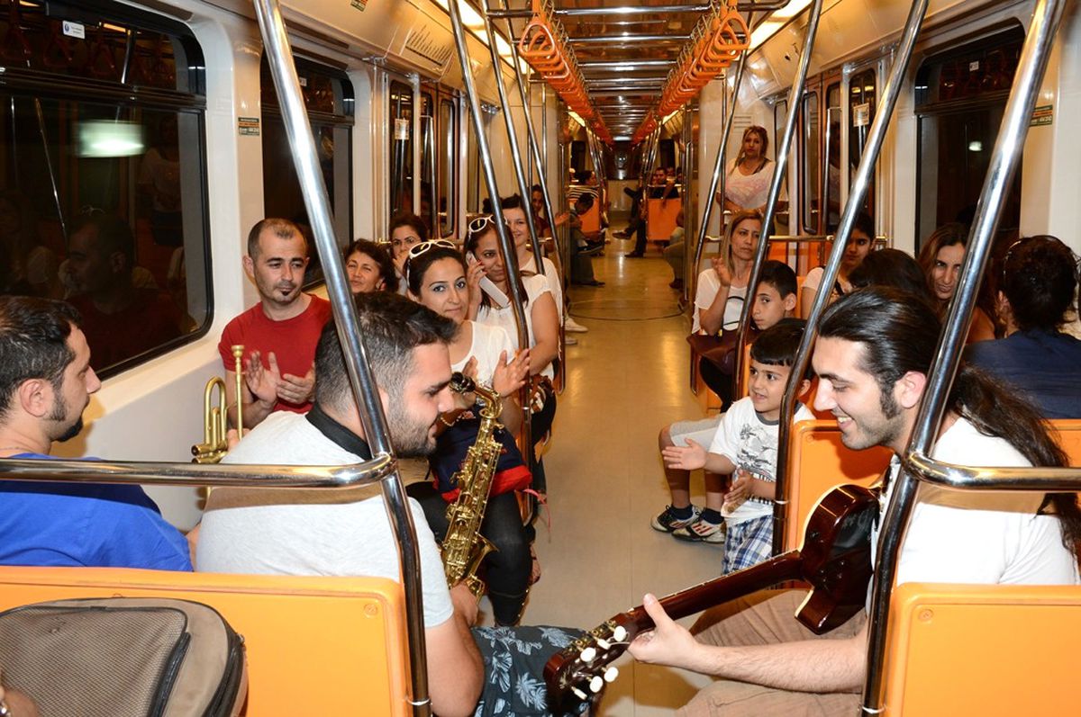 Adana\'da Metroda Sanat İlgi Topluyor