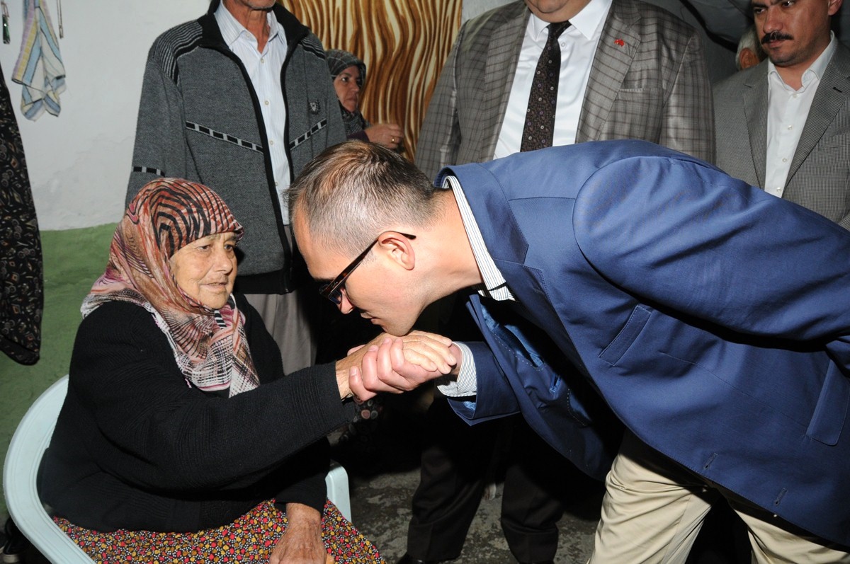MHP\'den Hamzabeyli\'ye Taziye ve Hayırlı Olsun Ziyareti