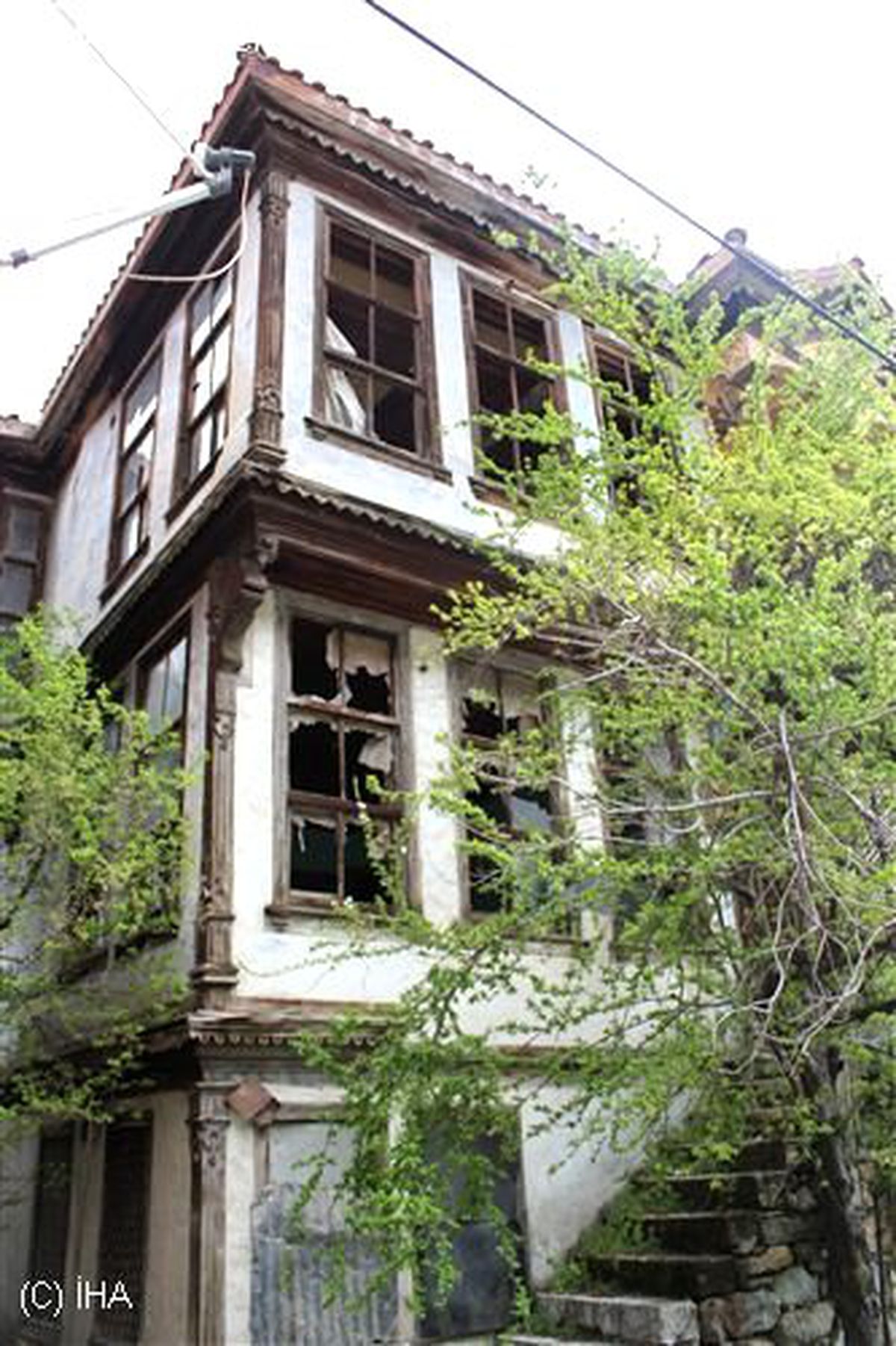 Tarihi Konaklar Bakımsızlıktan Yıkılıyor