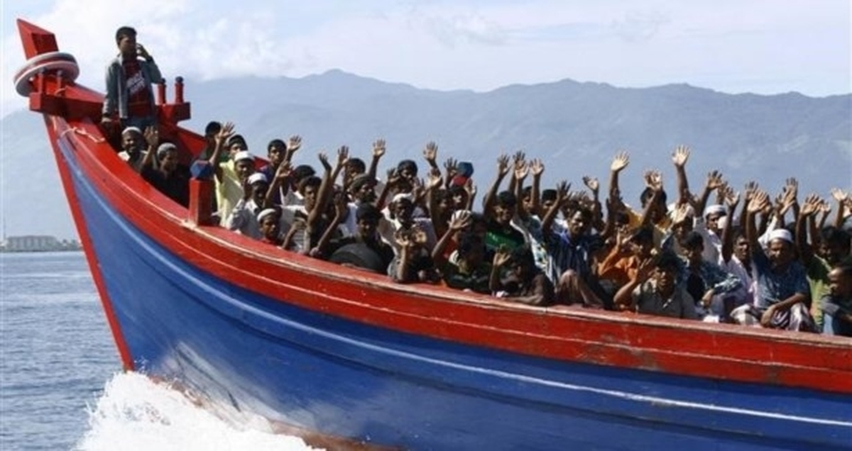 Myanmar\'da Müslümanları Taşıyan Tekne Battı