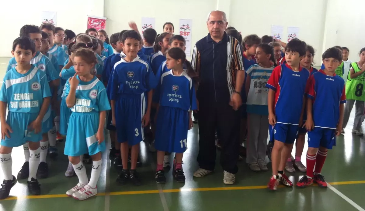 Öğrenciler Mendil Kapmaca İçin Yarıştı