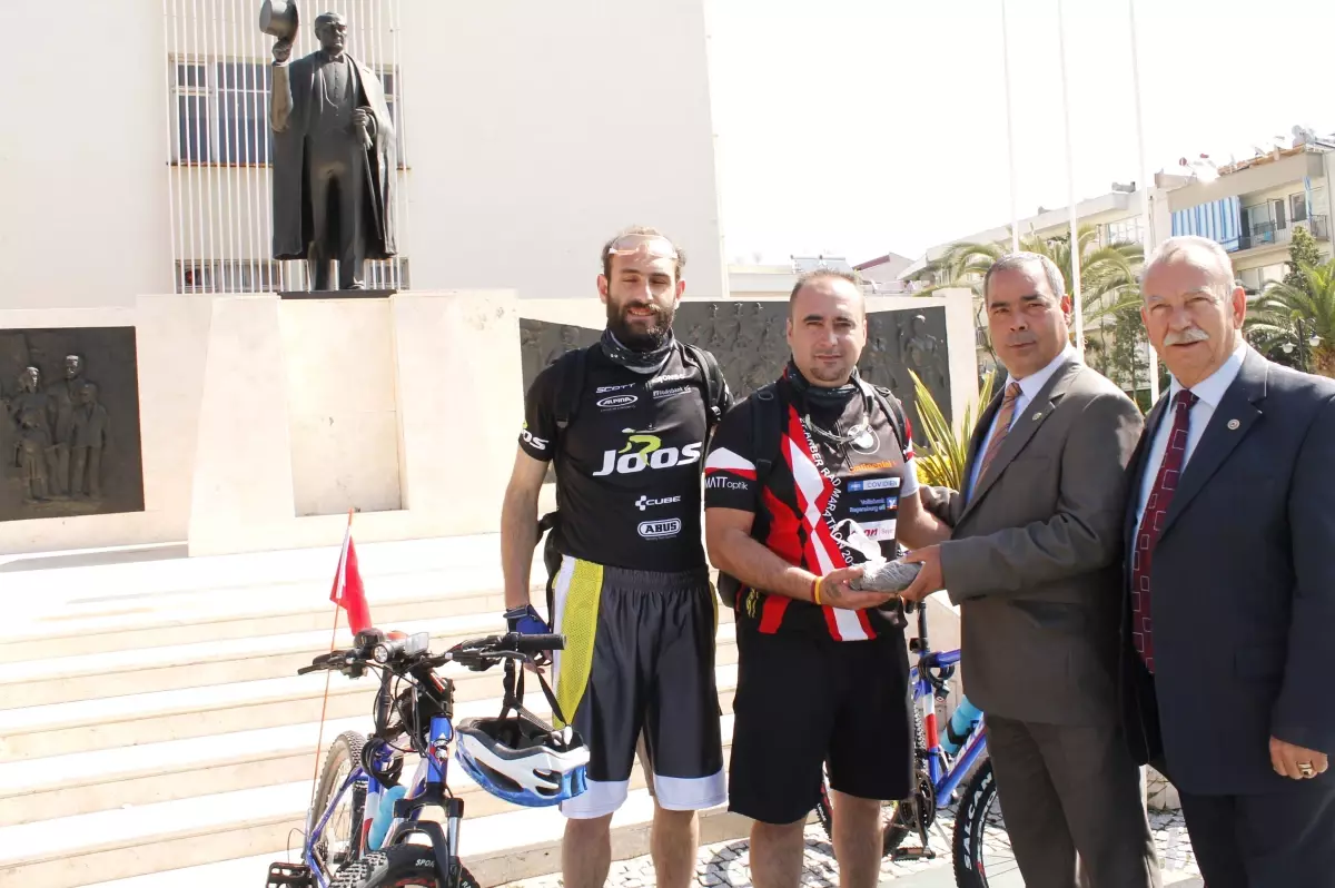 Selçuklu İki Bisikletçi Anıtkabir İçin Yola Çıktı