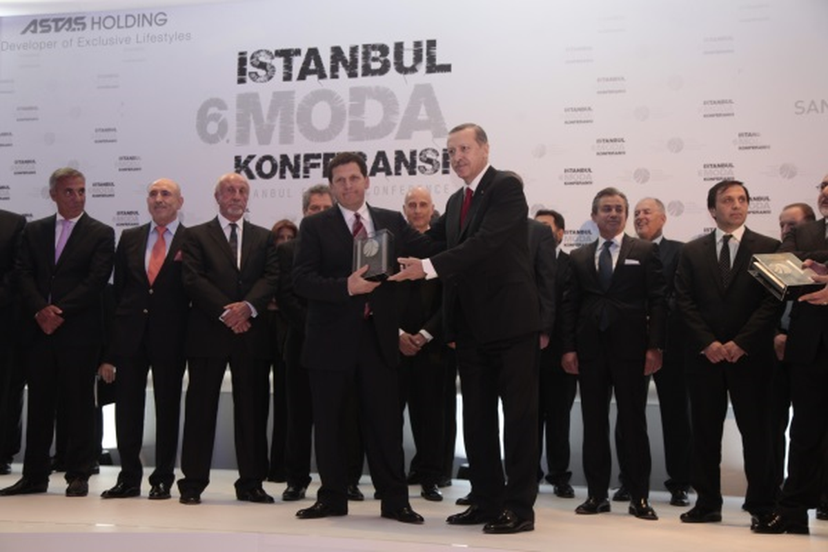 Penti\'ye Başbakandan Ödül
