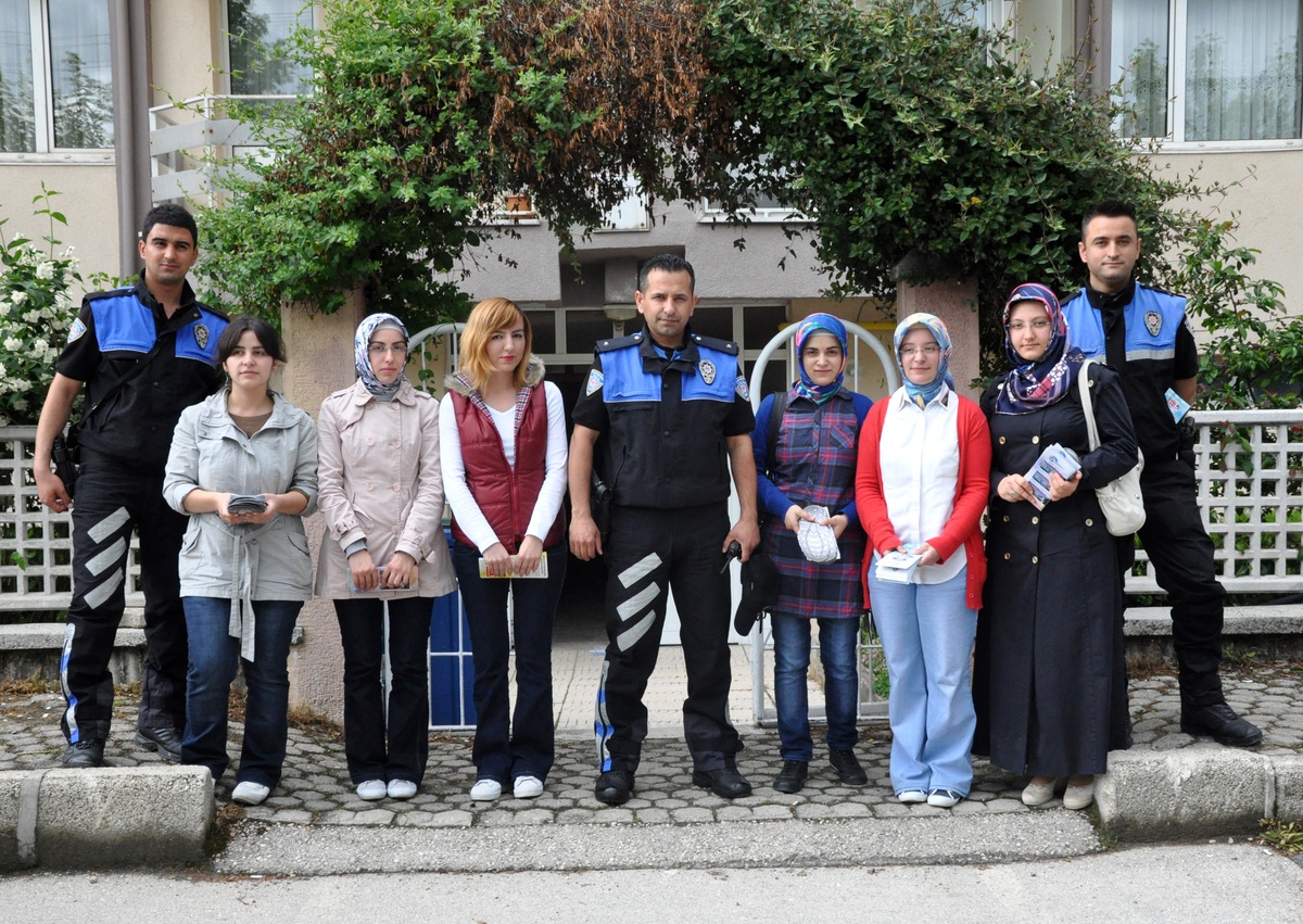 Polis Vatandaşları Bu Kez Öğrencilerle Uyardı